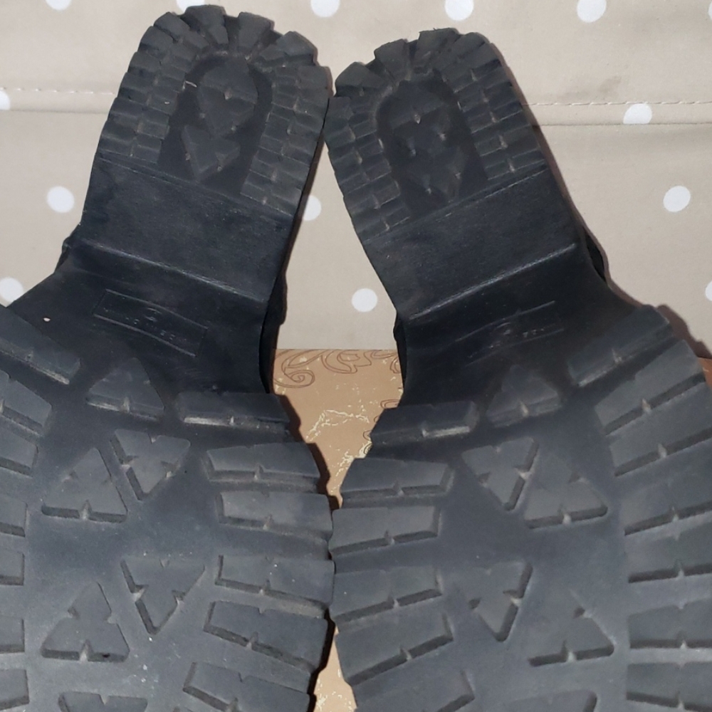 Boots - Picture 4 of 4